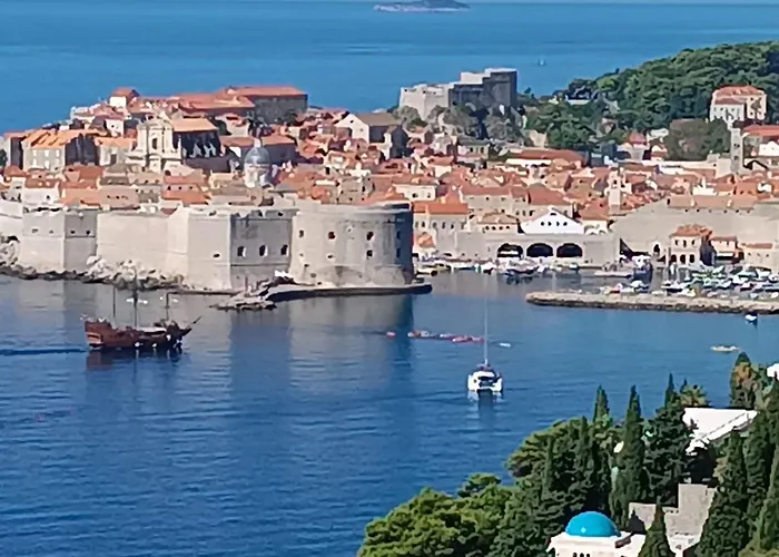 Charming With Terrace And Old Town View Ντουμπρόβνικ