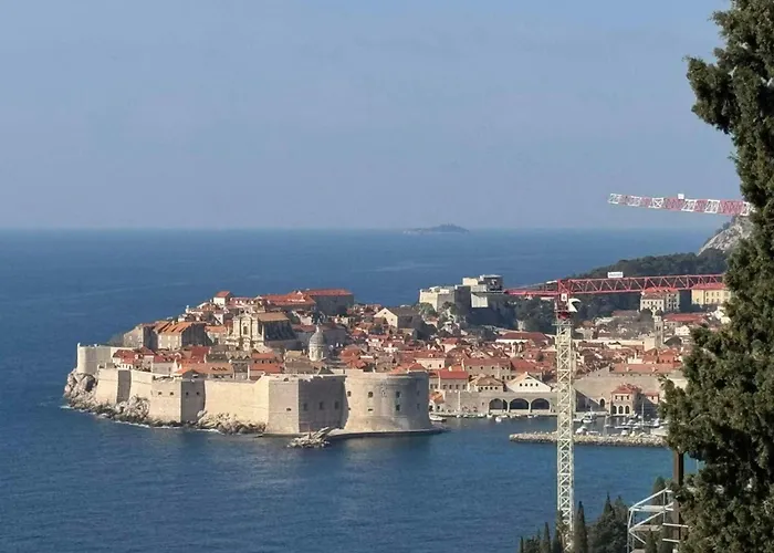 Charming With Terrace And Old Town View Διαμέρισμα *