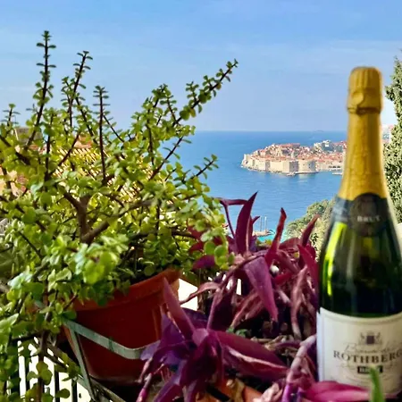Charming With Terrace And Old Town View Daire *